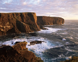 Colorful Rock Formations Europe Drucke: Eshaness Cliffs and lighthouse