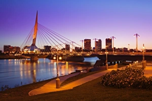 Drucke von Brücke der Esplanade Riel über den Roten Fluss in Winnipeg im kanadischen Bundesland Manitoba und Nordamerika Bilder Datiert 2007 Juni: Brücke der Esplanade Riel über den Roten Fluss in Winnipeg im kanadischen Bundesland Manitoba Nordamerika
