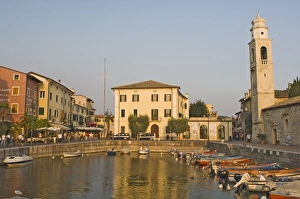 Lake Garda Evening Drucke: Evening light over the harbourside at Lazise