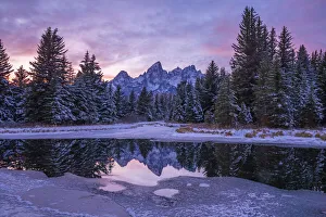 Grand Teton Scenic Views Drucke: Evening light, reflection of Teton Range in icy pond, Schwabachers Landing
