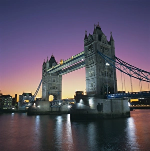 London Iconic Bridges Drucke: Evening, Tower Bridge and River Thames, London, England, UK, Europe