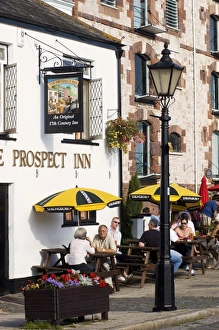 Bilder, datiert 2004: Exeters Hafenplatz in Exeter im Vereinigten Königreich Englands Südwesten