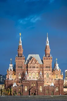 Außenbereich des Staatshistorischen Museums am Abend in Rotplatz (UNESCO Weltkulturerbe)