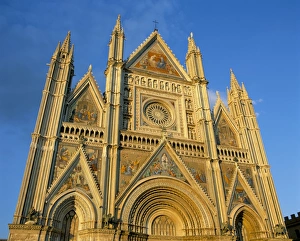 Umbria Italy Architecture Drucke: Facade of the cathedral in evening light