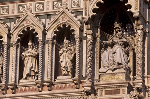 Florence Landmarks Drucke: Detail of the facade of polychrome marble of the Duomo
