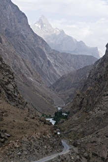 Central Asia Mountains Drucke: Fann Mountains with river, Iskanderkul, Tajikistan, Central Asia, Asia