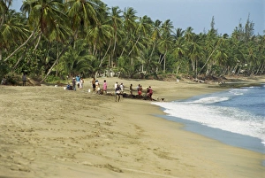 Tropical Beach Photography Drucke: Fishermen on Turtle Beach
