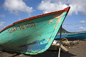 Drucke von Jagdboot aus dem Prinz-Rupert-Bay in Port of Spain auf der Insel Dominika im Kleinen Antillen-Archipel an den Windwärts-Inseln des westlichen Karibik-Meeres und zentralamerikanischen Meer Dominica Drucke: Fischereiboot