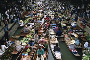 Bilder Datiert 17. Januar 2000: Fluchtmarkt