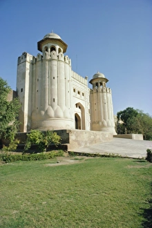 Historical Landmarks In Asia Drucke: Fort or citadel