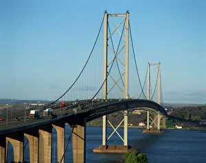 Drucke von Die Forthbrücke wurde 1964 gebaut und liegt im Firth of Forth an der Küste Schottlands Kulturerbestätten Drucke: Die Forthsbrücke wurde 1964 erbaut und befindet sich im Firth of Forth an der Schottland/ Vereinigtes Königreich