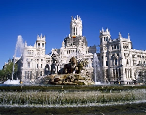 Contemporary Spanish Architecture Drucke: Fountain in front of the Palacio de Comunicaciones