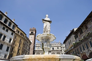 Veneto Italy Travel Guide Drucke: Fountain, Piazza Erbe
