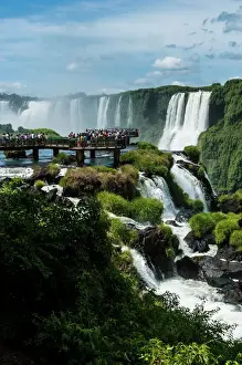 Drucke von Foze von Iguaçu (Igua-Fälle), die größten Wasserfälle der Welt ist. Das Igua-Schutzgebiet ist ein UNESCO-Welterbe und liegt in Brasilien Südamerika Brasilien Drucke: Foz do Iguaçu (Igua-Schwelle Wasserfälle)