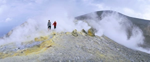 Vulcano Island Drucke: Fumaroles on the crater edge