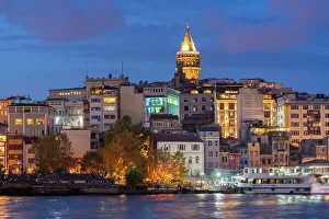 Istanbul Landmarks Drucke: Galata Tower at twilight, Beyoglu District, Istanbul Province, Turkey, Europe