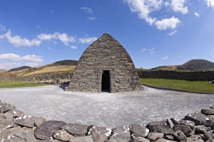 County Kerry Scenic Views Drucke: Gallarus Oratory, Dingle Peninsula, County Kerry, Munster, Republic of Ireland, Europe