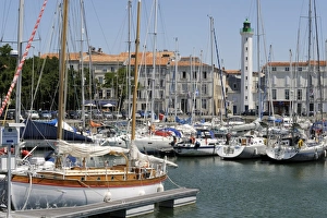 European Harbors Drucke: General view of the Yatch basin and lighthouse, La Rochelle, Charente-Maritime
