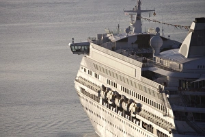 Outdoor Travel Images Drucke: Generic cruise ship