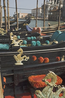 Gondolas On The Grand Canal Drucke: Gondola detail