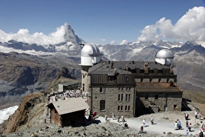 Dorf Drucke: Gornergrat und der Eiger mit dem Jungfrau im Hintergrund in Zermatt im Kanton Wallis in den Schweizer Alpen in der
