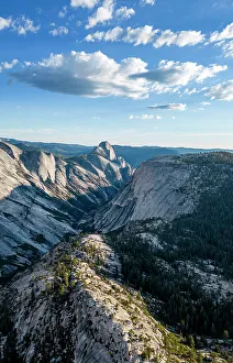 Yosemite Landscape Photography Drucke: Granite mountains with Half Dome in the background