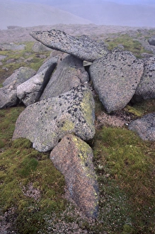 Highland Region Landscape Photography Drucke: Granite rocks on Cairngorm summit