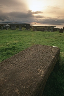 Inner Hebrides Landscape Photography Drucke: Graveslab of a fiddler of the MacLeods