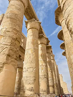 Bilder Datiert 2023: Die Große Halle der Hypostylhalle im Tempelkomplex von Karnak ist ein riesiger Mischmasch aus Tempeln Pylonen und
