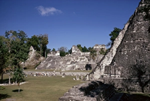 Central American Archaeology Drucke: The Great Plaza