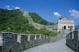 Chinesisch Drucke: Große Mauer mit restaurierter Abschnitt und Wachtürmen bei Mutianyu in der Nähe von Peking/China