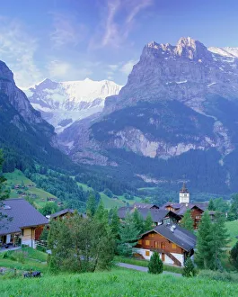 Drucke von Grindelwald und die Nordseite des Eigers im Jungfrauregion der Schweiz Schweiz Drucke: Grindelwald und die Nordseite des Eigers