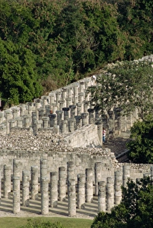 Mexico Tourist Attractions Drucke: The group of a thousand columns Chichen Itza