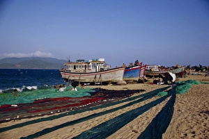 Southeast Asia Coastal Scenes Drucke: Hamlet fishnet repair