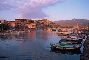 Drucke von Hafen von Molyvos auf der Insel Lesbos in den griechischen Änderungen des Balkans und Europa Griechenland Drucke: Hafen von Molyvos in den griechischen Inseln Griechenland Europa