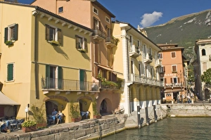 Italian Lakeside Towns Drucke: The harbourside at Malcesine