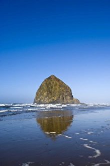Bilder Datiert 10. November 2007: Haystack Rock ist ein Felsvorsprung in der Nähe von Cannon Beach im US-Bundesstaat Oregon an der Nordamerikanischen