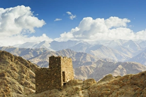 Indian Himalayas Tourism Drucke: Hemis gompa (monastery) and Ladakh Range