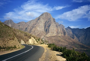 Empty Roads In Africa Drucke: The Hex River Valley