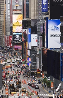 US Travel Destinations Map Drucke: High angle view of Broadway and Times Square, Manhattan, New York City