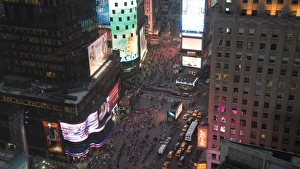Manhattan Tourist Attractions Drucke: High angle view of Times Square at dusk