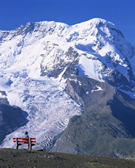 Zermatt Travel Destination Drucke: Hiker on bench