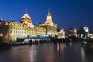 Chinesisch Drucke: Geschichtliche Kolonialstilgebäude beleuchtet auf dem The Bund in Shanghai, China, Asien