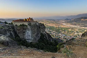 Meteora Rock Formations Drucke: Holy Monastery of St. Stephen at sunset, UNESCO World Heritage Site, Meteora Monasteries