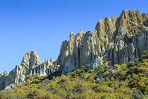 New Zealand Scenery Drucke: Huge sharp pinnacles of the Omarama clay cliffs, Otago, South Island, New Zealand, Pacific