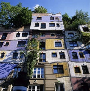 Austrian Architecture Style Drucke: Hundertwasserhaus (antitraditional architecture), Vienna, Austria, Europe