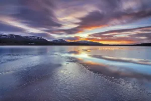 Scottish Highlands Landscape Photography Drucke: Ice sheets and sunset at Loch Morlich, Glenmore, Scotland, UK