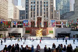 Vereinigte Staaten Von Amerika Drucke: Eislaufbahn unter dem Gebäude des Rockefeller Center auf der Fünften Straße