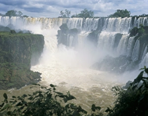 Drucke von Iguaçu-Fälle an der Grenze zwischen Brasilien und Argentinien in Südamerika Argentinien Drucke: Iguaçu-Fälle an der Grenze zwischen Brasilien und Argentinien in Südamerika