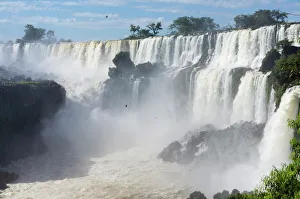 Drucke von Ichgauzua-Wasserfälle vom argentinischen Ufer, Weltkulturerbe der Unesco in Argentinien Südamerika Argentinien Drucke: Igua-Zu-Wasserfälle auf der argentinischen Seite des Iguazú-Gebirges sind ein Weltkulturerbe und gehören zum